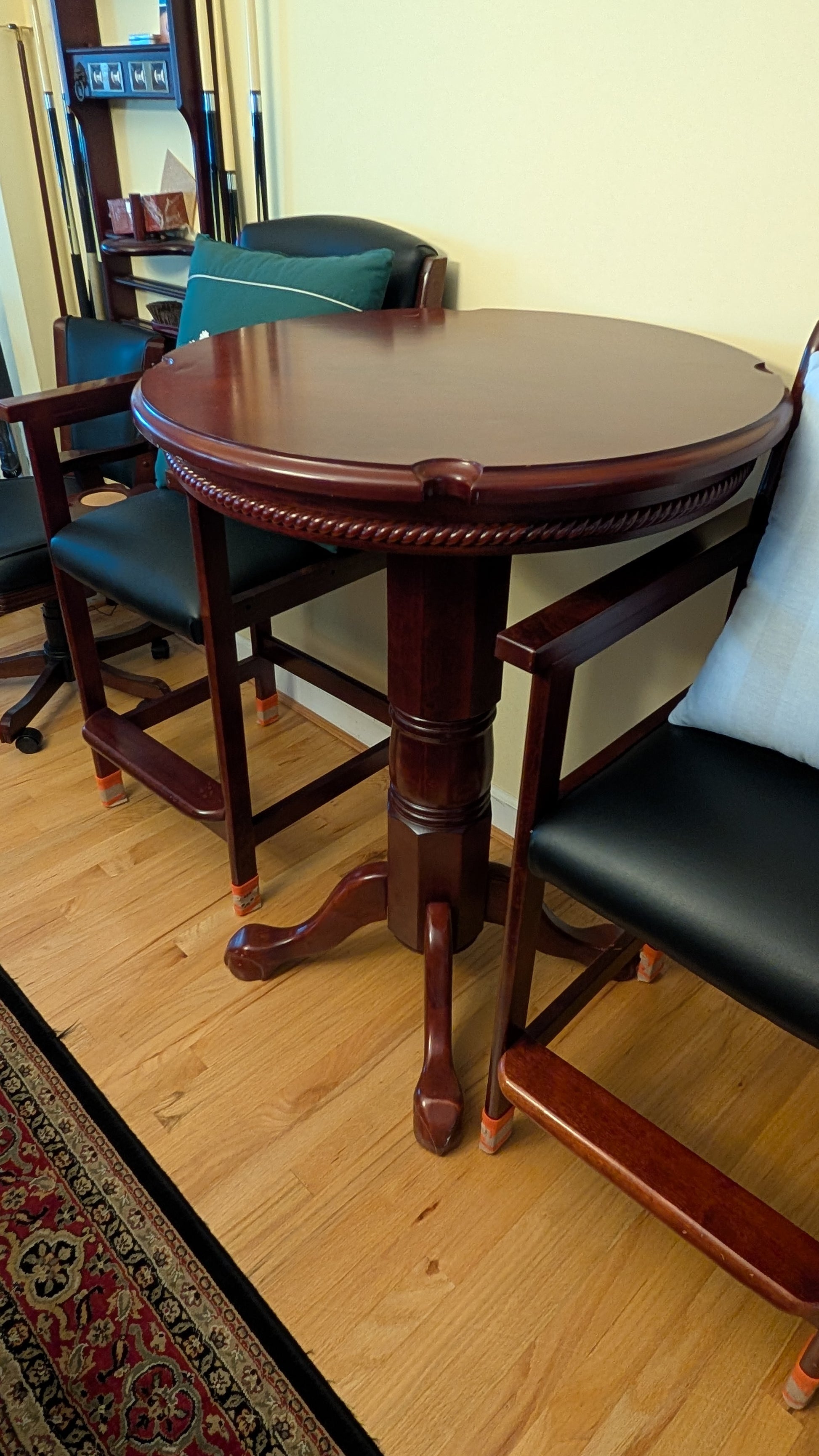 Table & chairs
