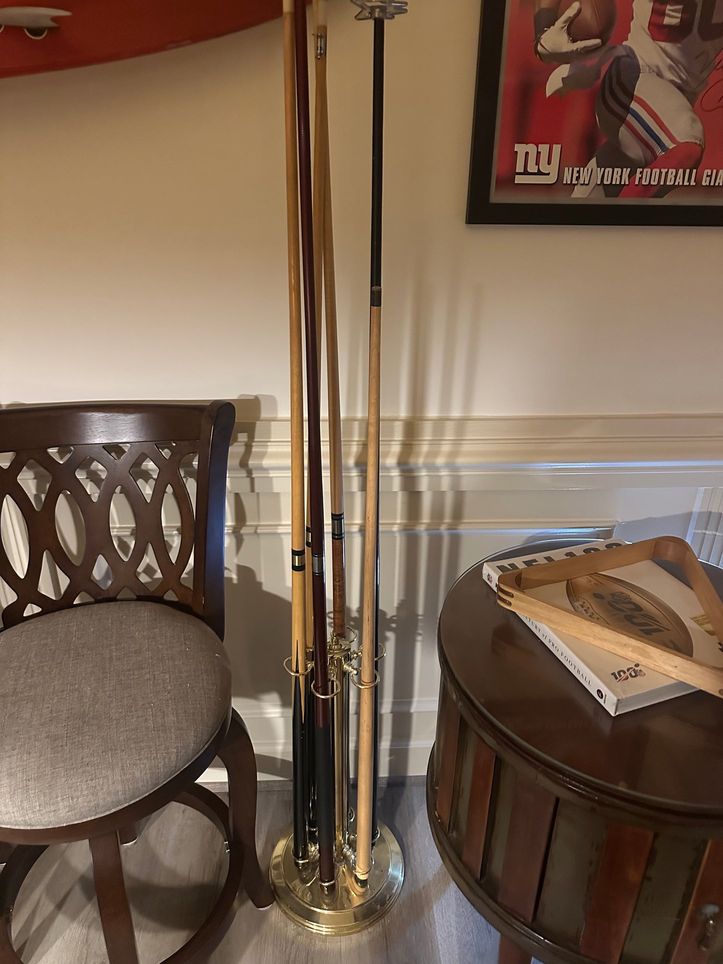 Cues, cue rack
