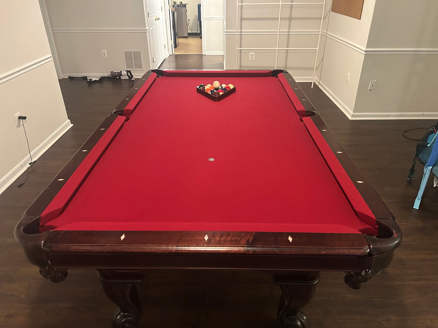 balls / red felt